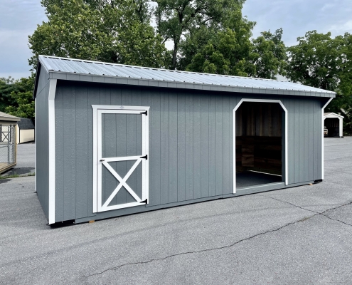 horse barn/stable